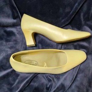 Cream pumps
